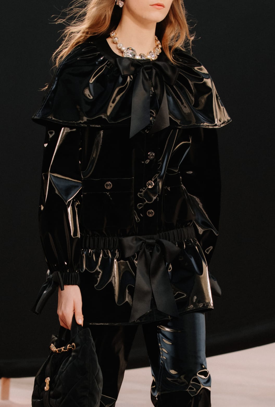 přiblížit - View 2 - Look 32 - Fall-winter 2025/26 - viz verze v plné velikosti
