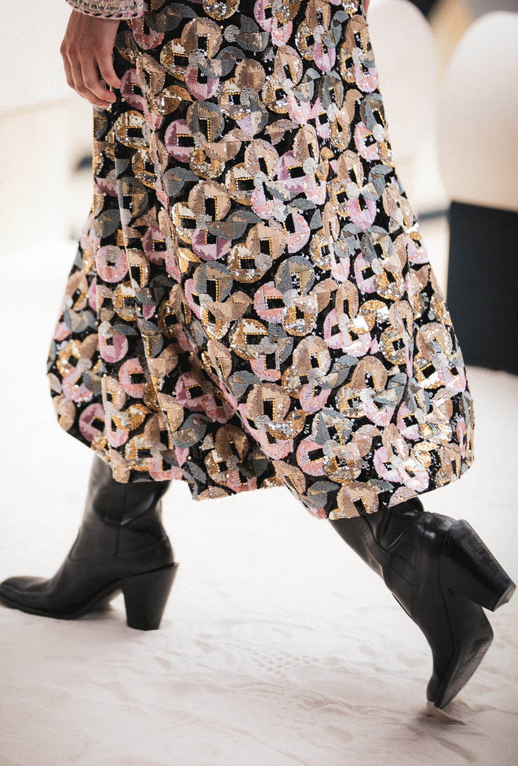 zoom - View 2 - Look 17 - Fall-winter 2022/23 Haute Couture - see full sized version