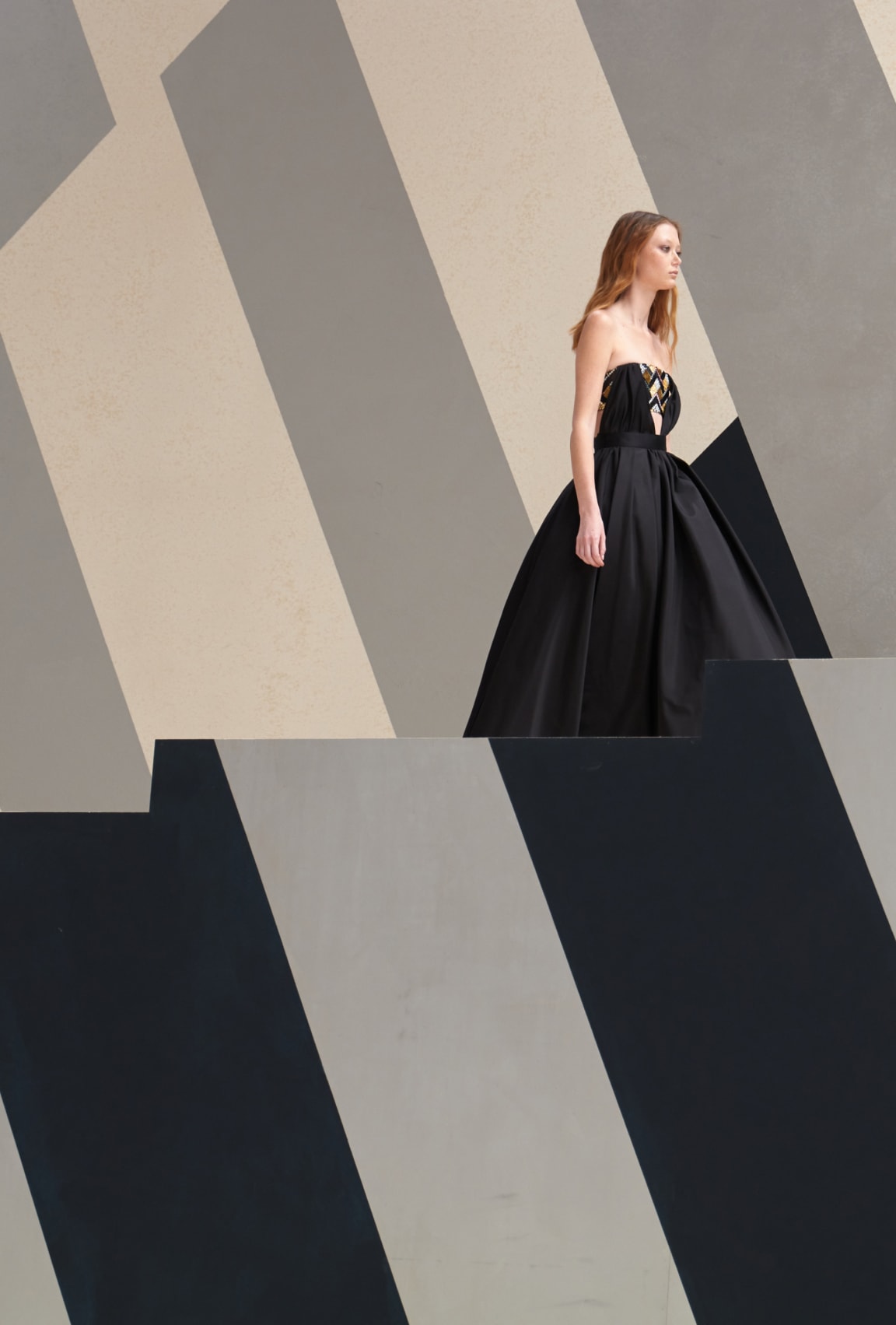 приблизить - View 4 - Look 35 - Haute Couture Осень-Зима 2022/23 - посмотреть полноразмерное изображение