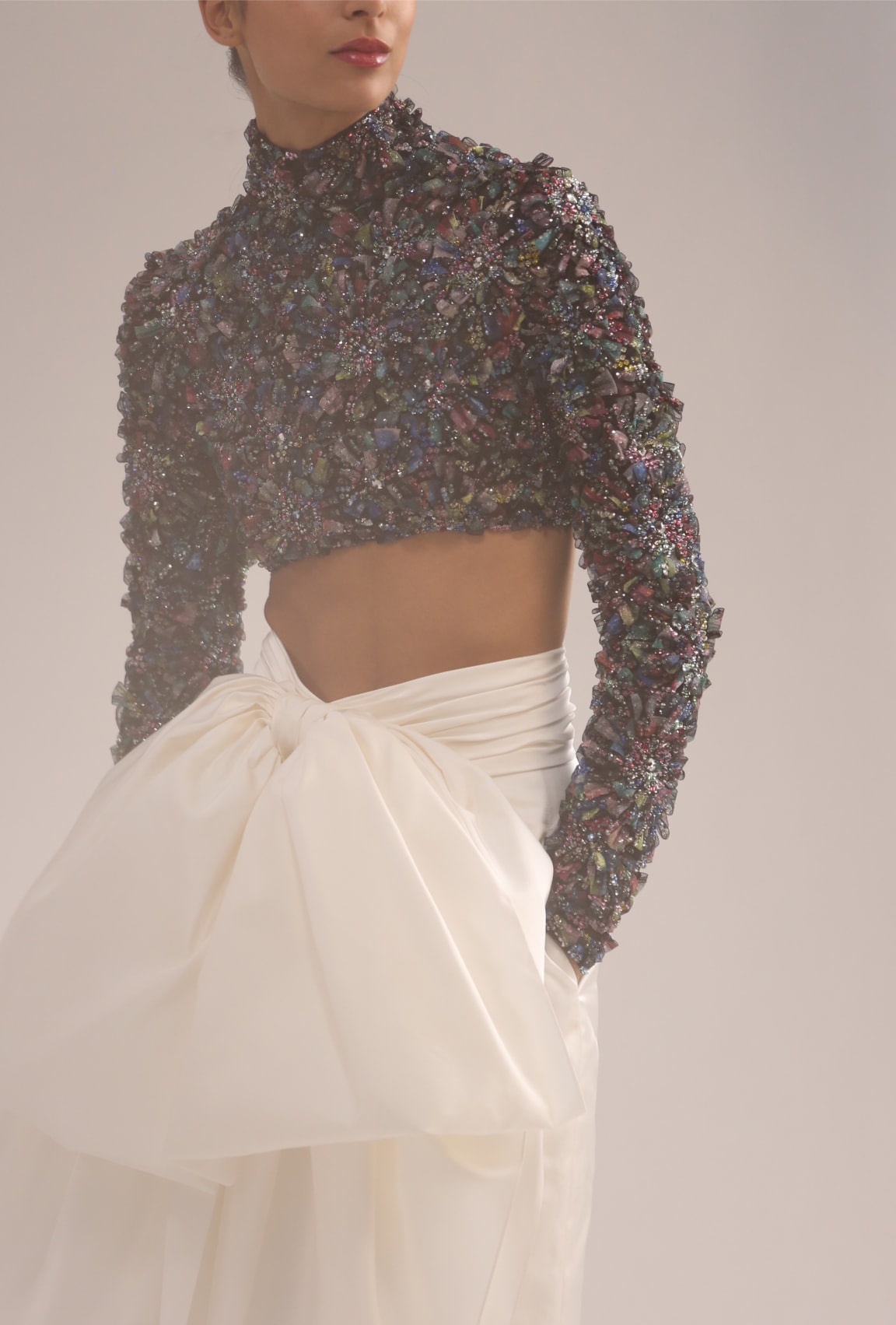 yakınlaştır - View 3 - Look 41 - Spring-summer 2022 Haute Couture - tam boy versiyonunu görün