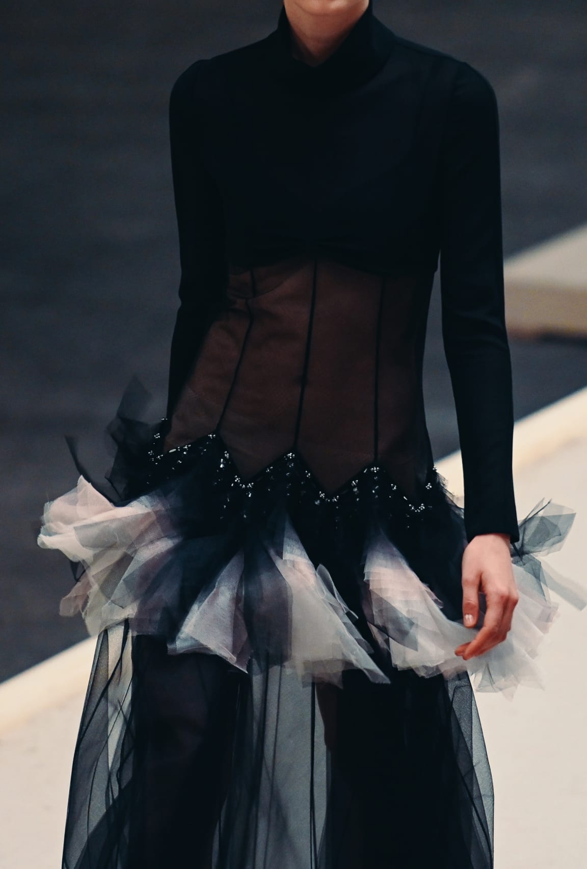 приблизить - View 4 - Look 29 - весна-лето 2022 Haute Couture - посмотреть полноразмерное изображение