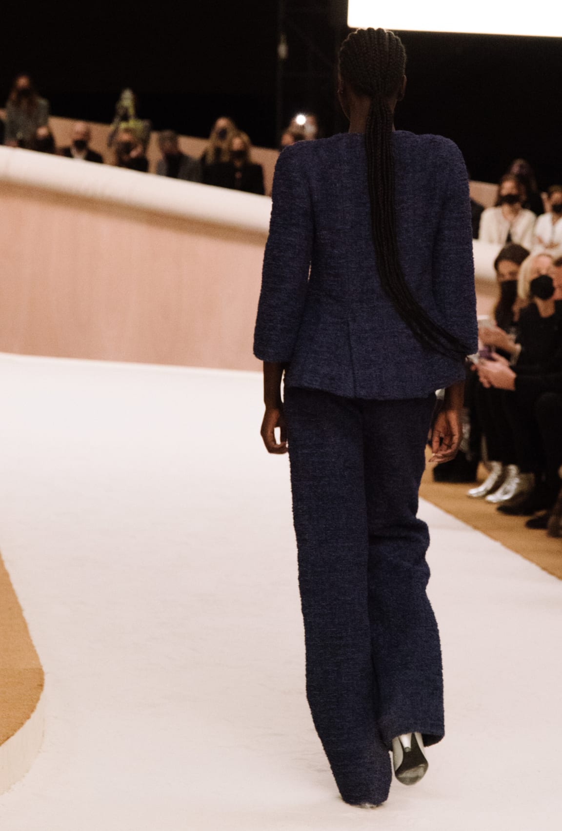 yakınlaştır - View 3 - Look 1 - Spring-summer 2022 Haute Couture - tam boy versiyonunu görün