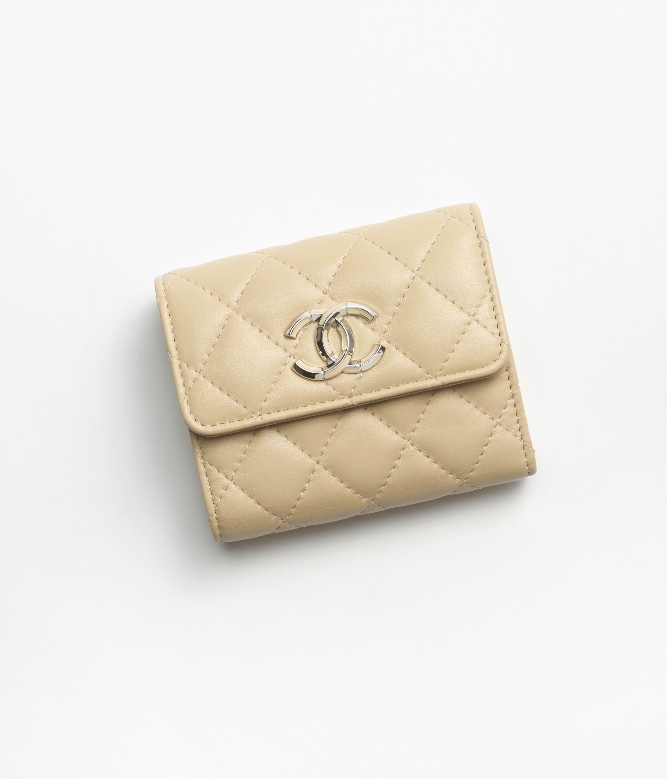 ジップ コインパース - ラムスキン & エナメル、ベージュ — ファッション | CHANEL シャネル