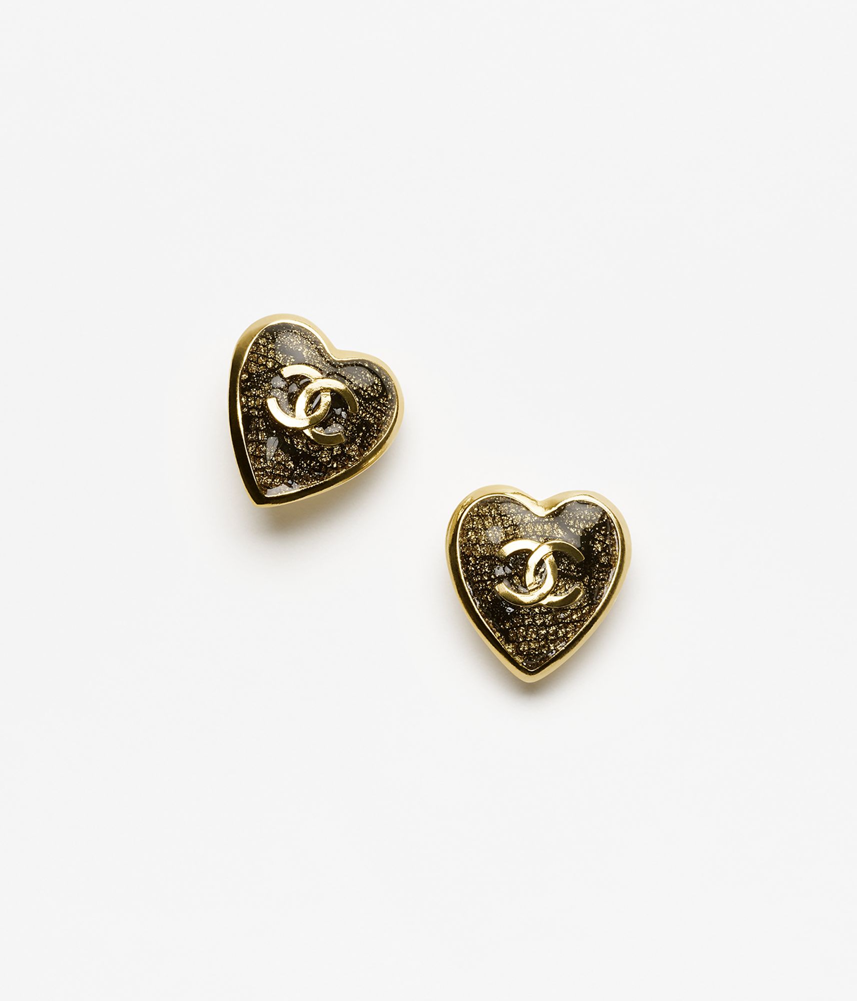 ピアス - メタル & レジン、ゴールド & ホワイト — ファッション | CHANEL シャネル