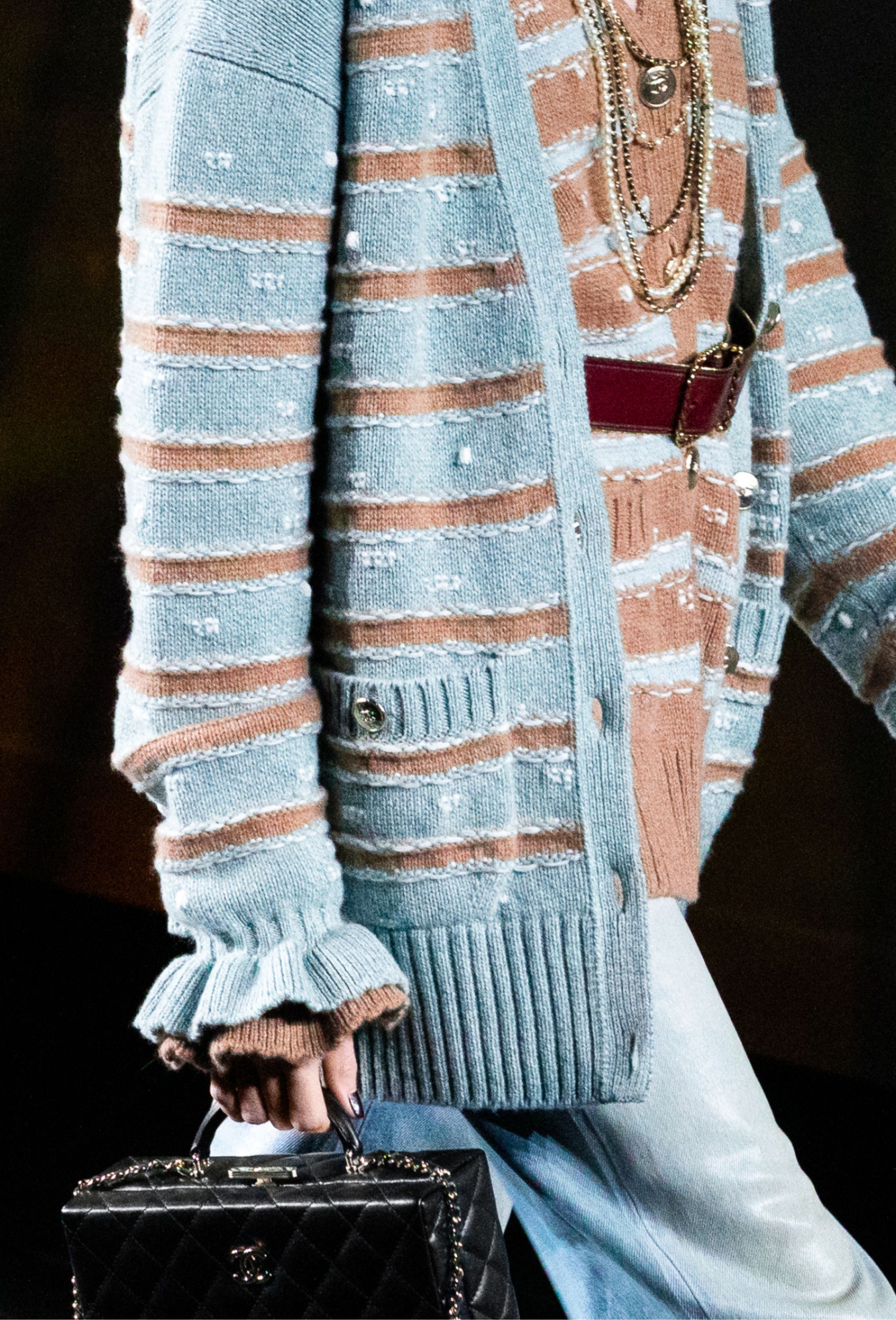 カーディガン - カシミヤ、ライトブルー、ライトブラウン & ホワイト — ファッション | CHANEL シャネル