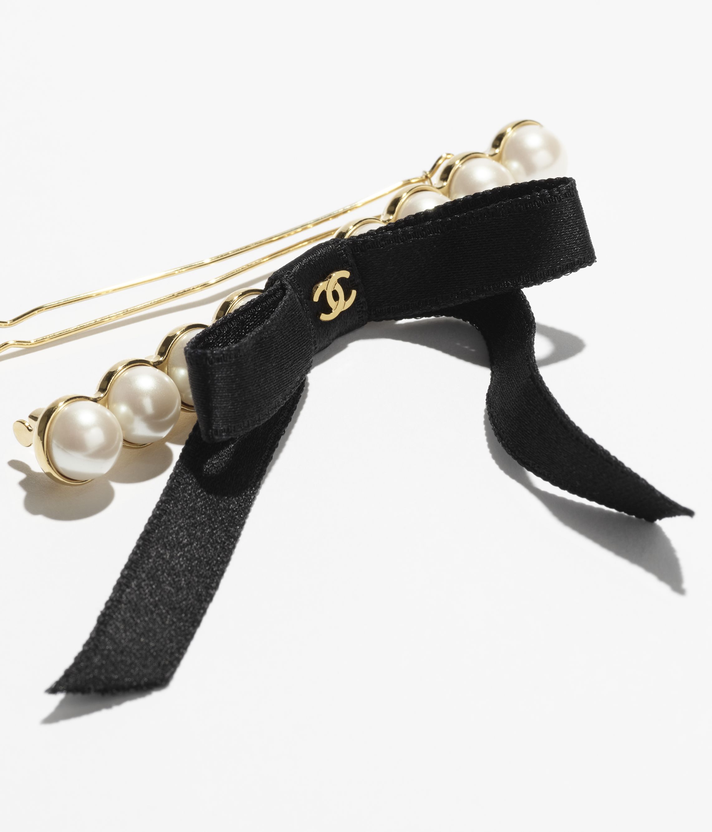 ボウ バレッタ - コスチューム パール、メタル & サテン、ホワイト、ゴールド & ブラック — ファッション | CHANEL シャネル