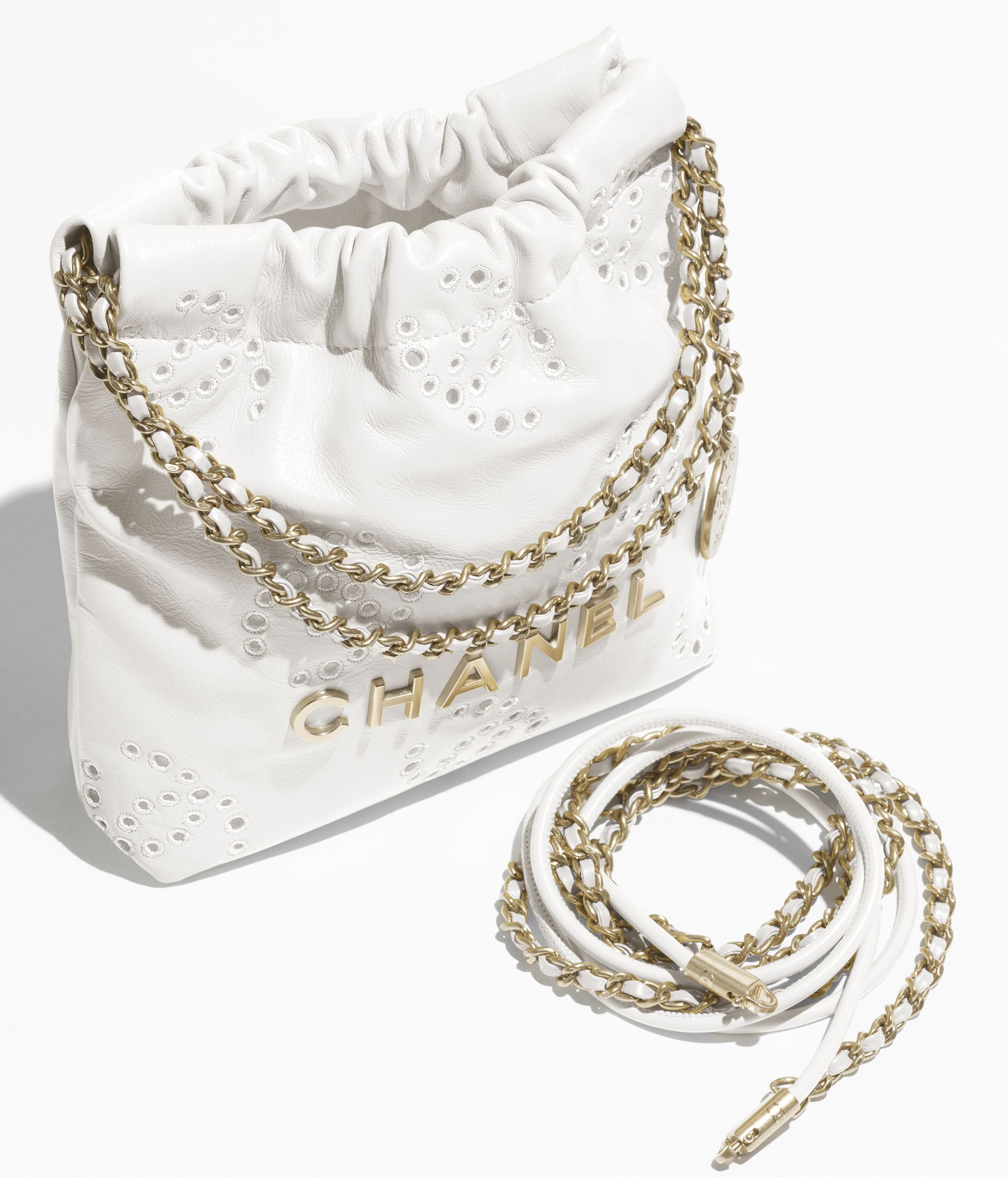 Chanel 22 ミニ ハンドバッグ、シャイニー カーフスキン