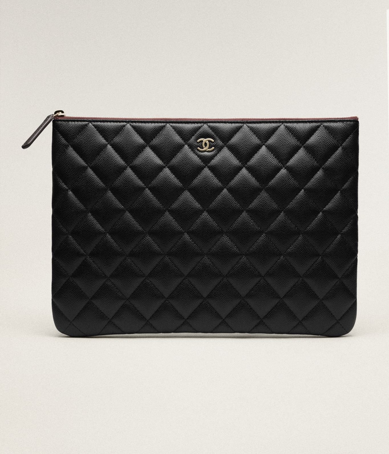Pochette zippee classique Veau graine brillant metal dore noir Mode CHANEL