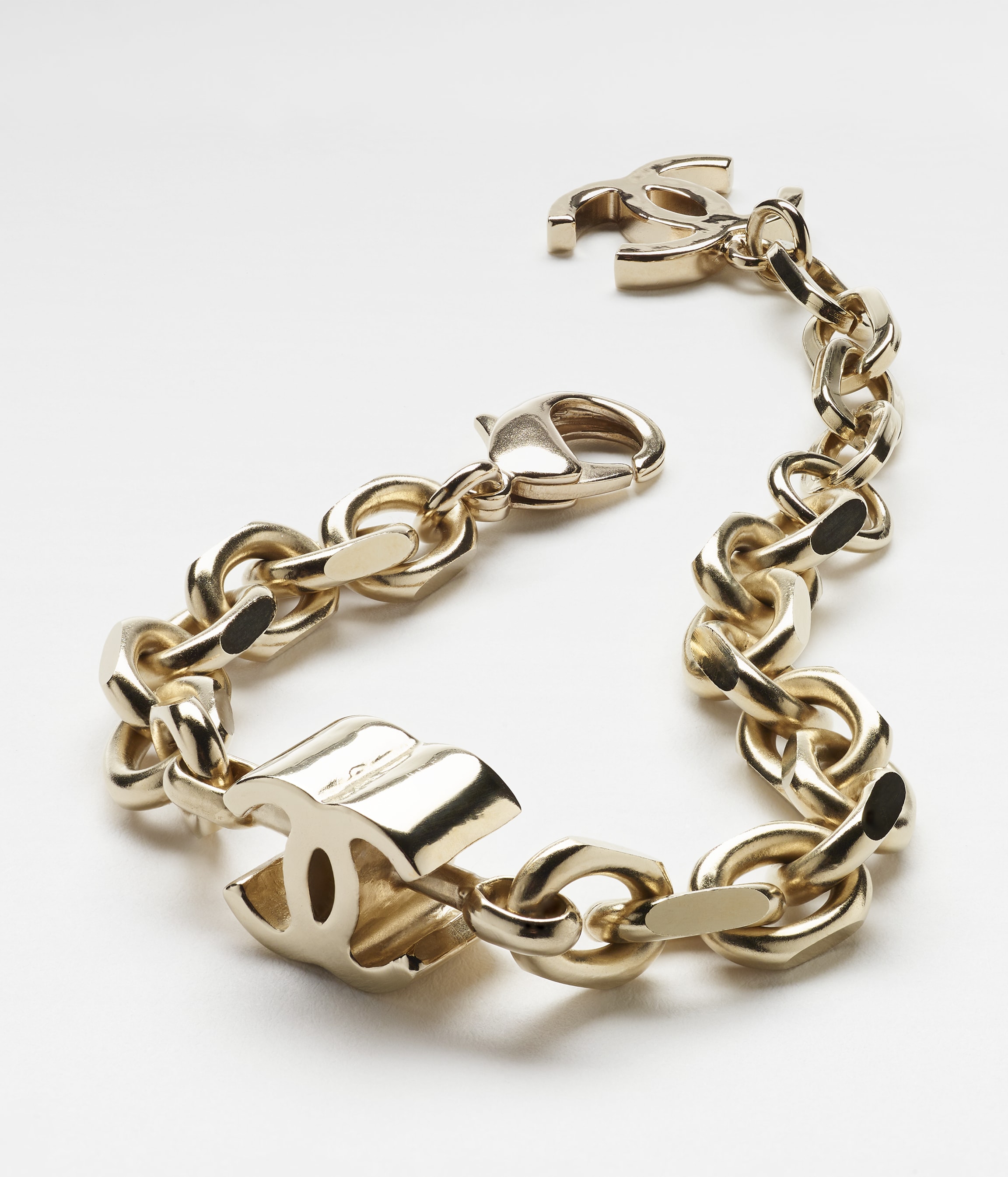 美品】シャネル 【CHANEL】 ココマーク チェーンレザー 3連