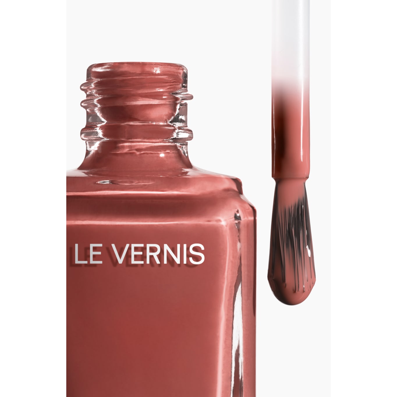 LE VERNIS Longwear nail colour 969 - Rouge cuir | CHANEL