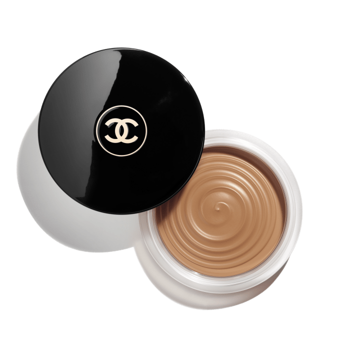 LES BEIGES CRÈME ENSOLEILLÉE Crème gel fini ensoleillé. belle mine naturelle effet hâlé. 390 - Soleil tan bronze | CHANEL