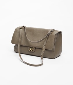 Maxi Flapbag Grained Calfskin & Gold-Tone Metal Dark Khaki - reference: AS6231B24332U8389