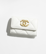 กระเป๋าใส่บัตรแบบมีฝาปิด CHANEL 19