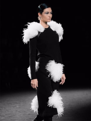 Pullover Cashmere & Ostrich Feathers, Black & White Ref. P76063 K10971 NS597