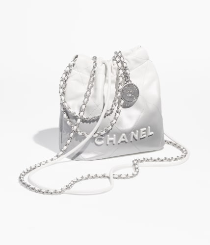 حقيبة صغيرة جدًا CHANEL 22