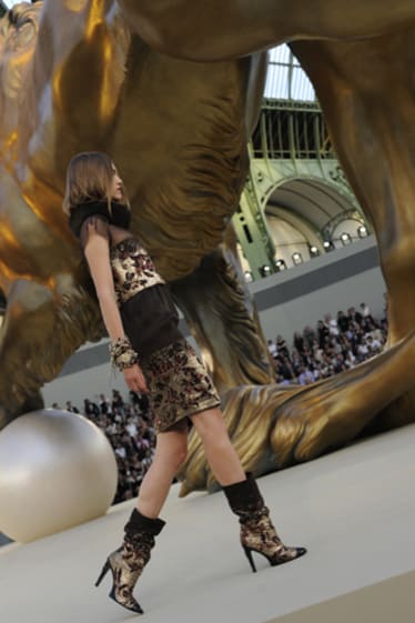 FALL-WINTER 2010/11 HAUTE COUTURE BY ELISABETH QUIN - CHANEL
