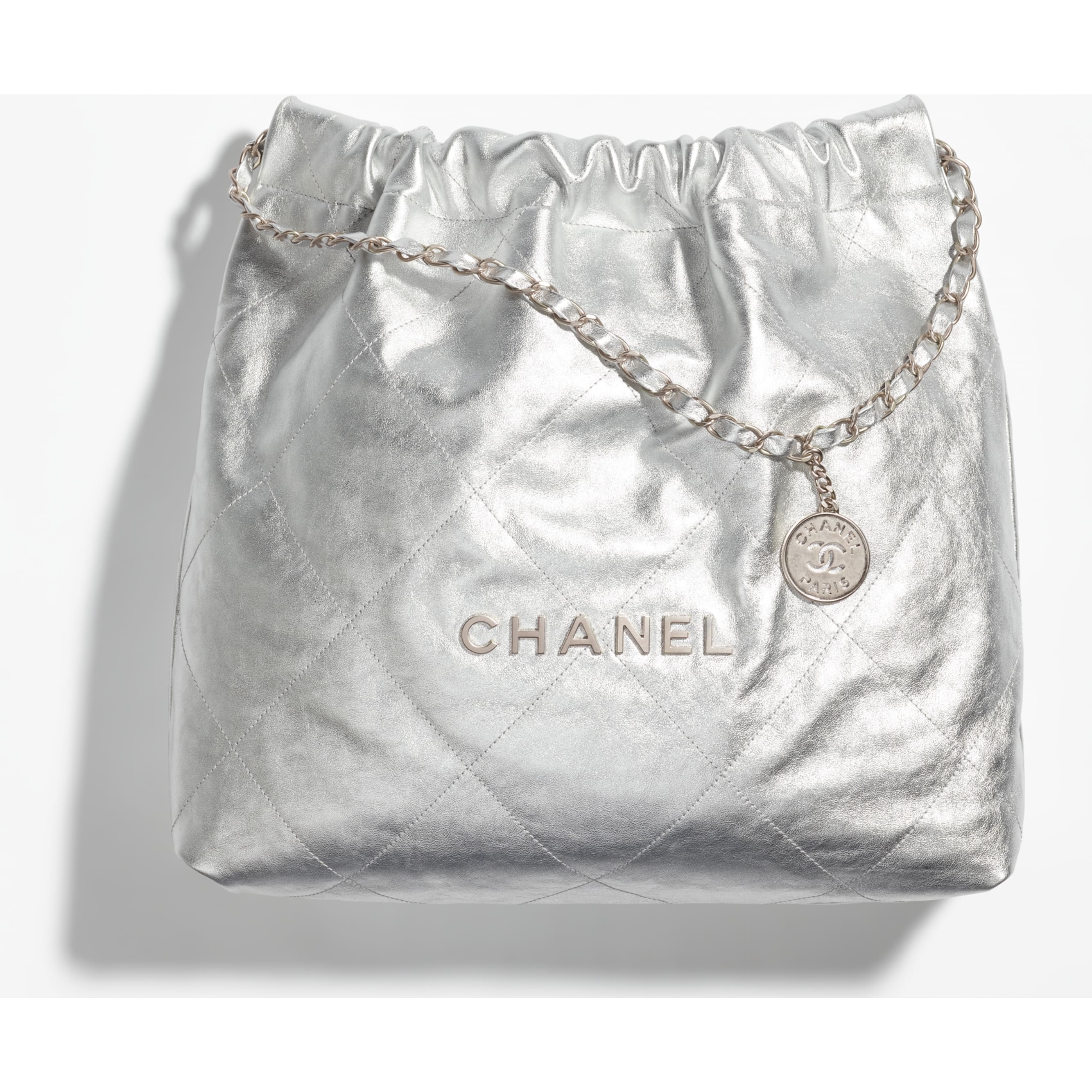 CHANEL 22 Handbag Metallic Calfskin & Silver-Tone Metal Silver - packshot artistique vue1