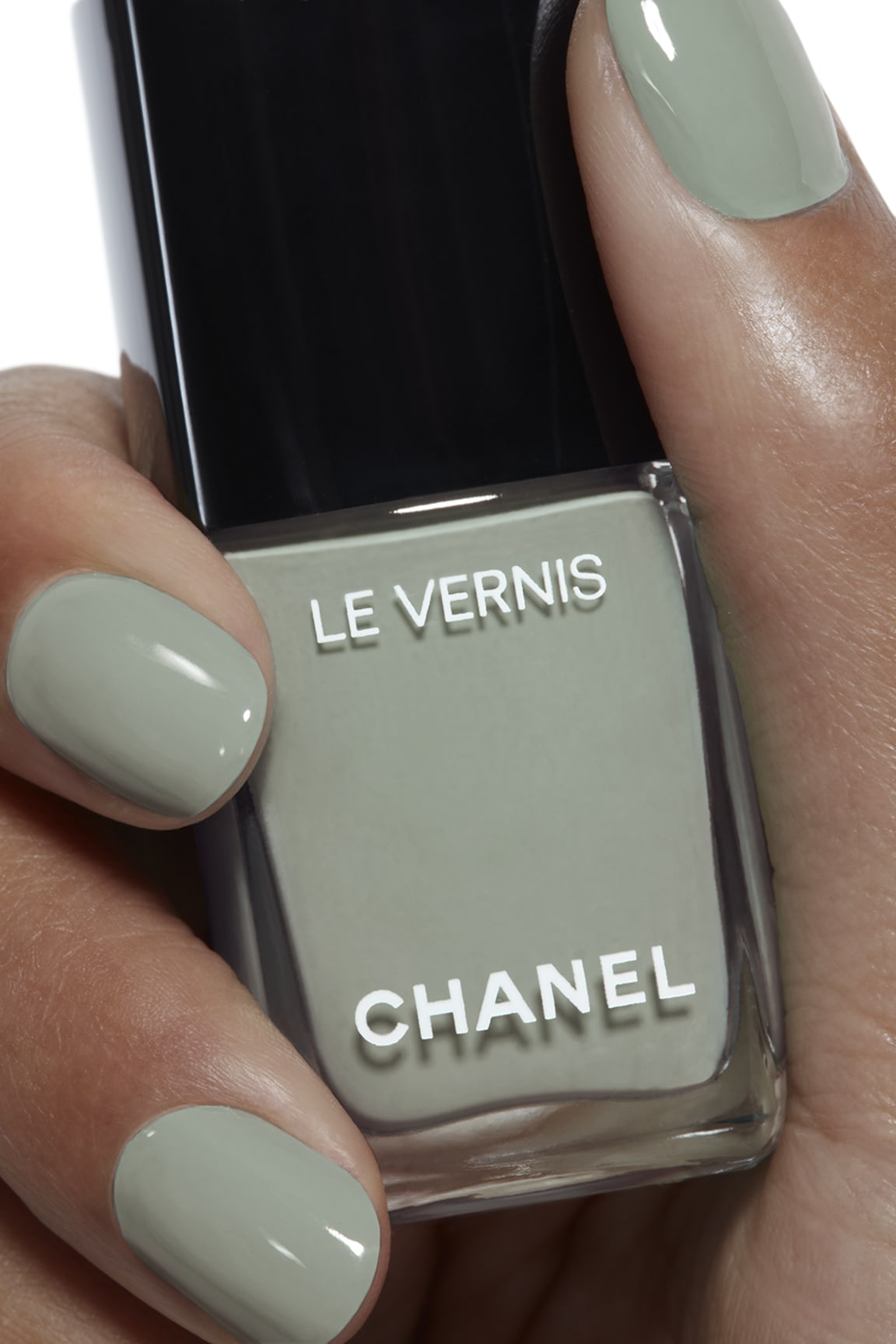 Toepassing make-up visual 1 - LE VERNIS 131 - CAVALIER SEUL