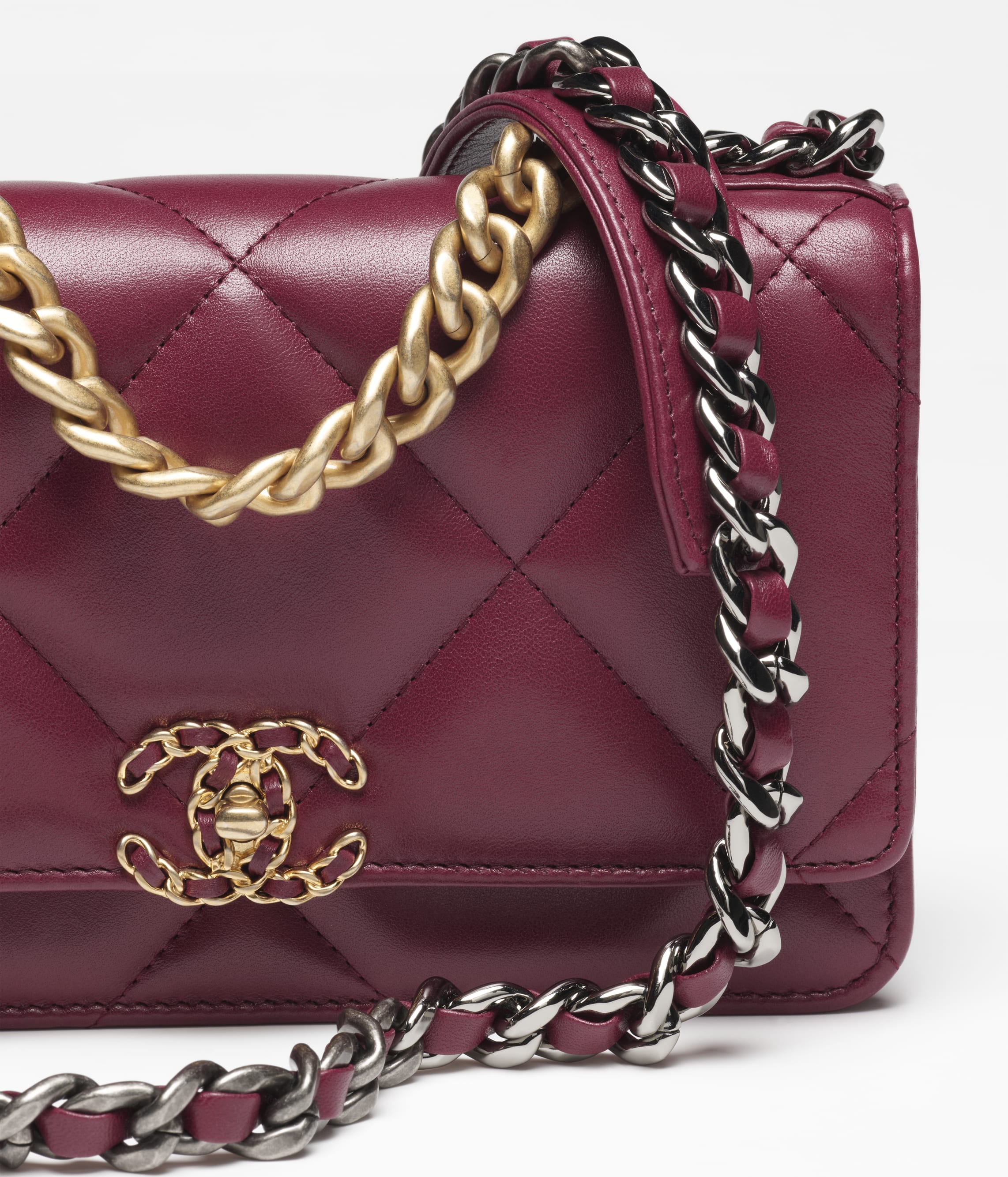 Chanel 19 wallet on chain - Shiny lambskin, gold-tone, silver-tone &  ruthenium-finish metal, burgundy — Fashion | CHANEL