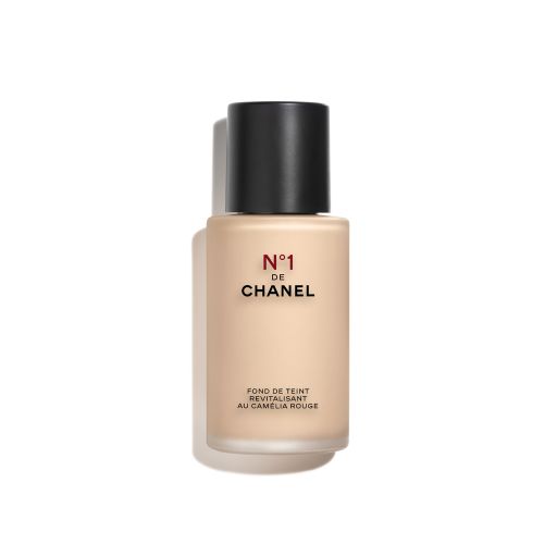Chanel N°1 De  Revitalizing Foundation Illuminates - Moisturizes - Protects In White