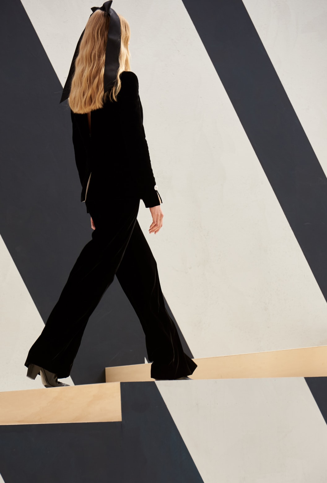 zoom - View 3 - Look 24 - Fall-winter 2022/23 Haute Couture - see full sized version